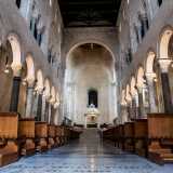 Varcando il portale del tempio ci ritroviamo avvolti dall�incenso...